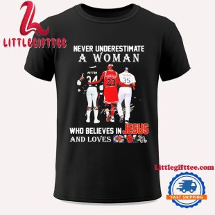 Chicago Bulls Chicago Bears Never Underestimate A Woman Believes In Jesus Unisex T Shirt